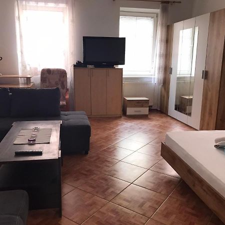 Dvacitka Appartement Ceske Budejovice Buitenkant foto