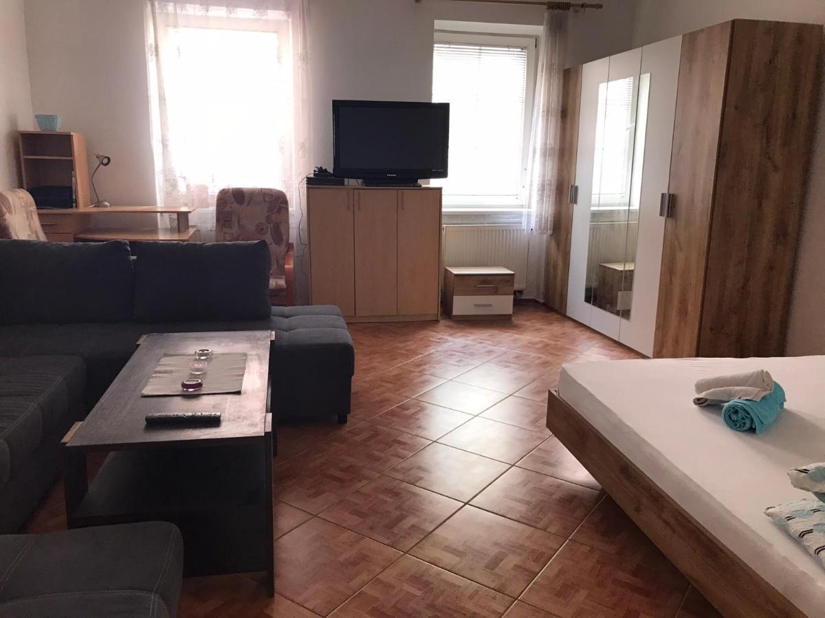 Dvacitka Appartement Ceske Budejovice Buitenkant foto