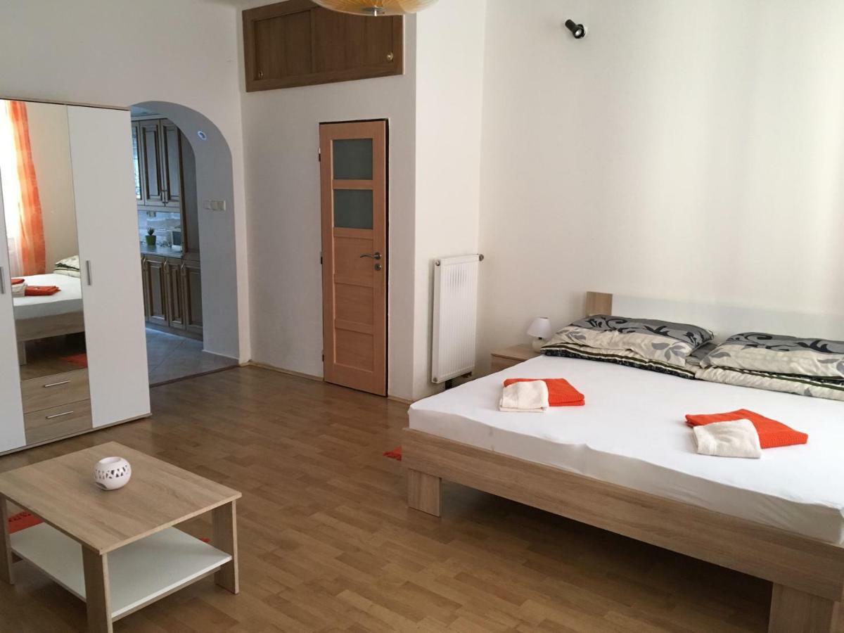 Dvacitka Appartement Ceske Budejovice Buitenkant foto