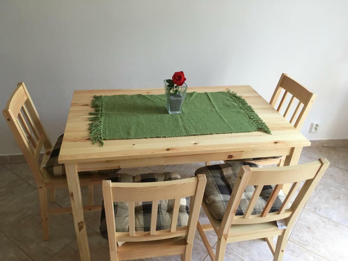 Dvacitka Appartement Ceske Budejovice Buitenkant foto